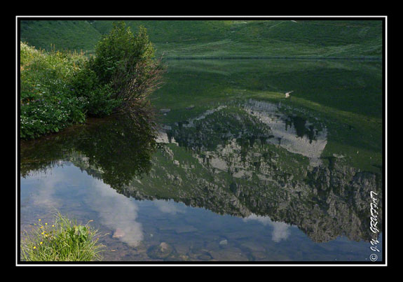 Reflet de la Pointe d\'Arvouin dans le lac d\'Arvouin