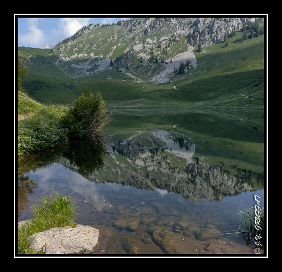 Reflet de la Pointe d\'Arvouin dans le lac d\'Arvouin
