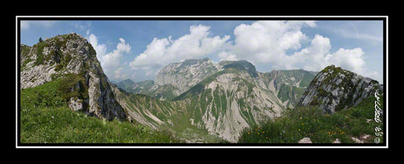 Vue sur les Cornettes de Bise du bas de la Pointe d\'Arvouin