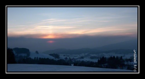 Disparition du soleil dans les brumes du soir