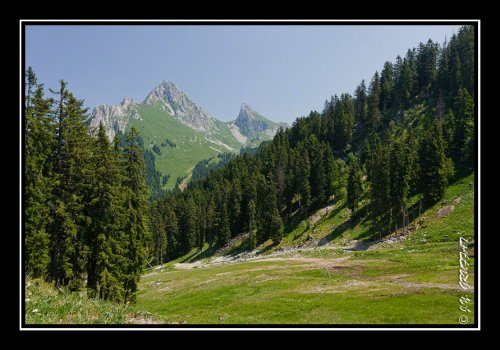 La Dent d'Oche et le Chateau d'Oche depuis le sommet des pistes de Bernex