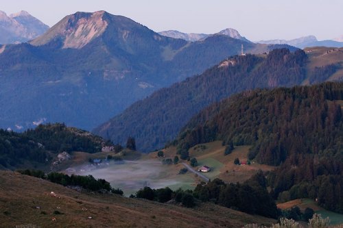 Vue depuis Ajon au petit matin